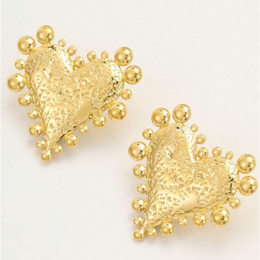 Vintage Gold Heart Stud Earrings - Picture 1 of 2